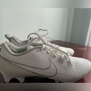 Men’s football cleats